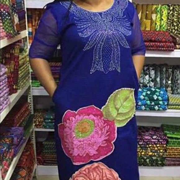 Beautiful material with flower pattern - Picture 1 of 2